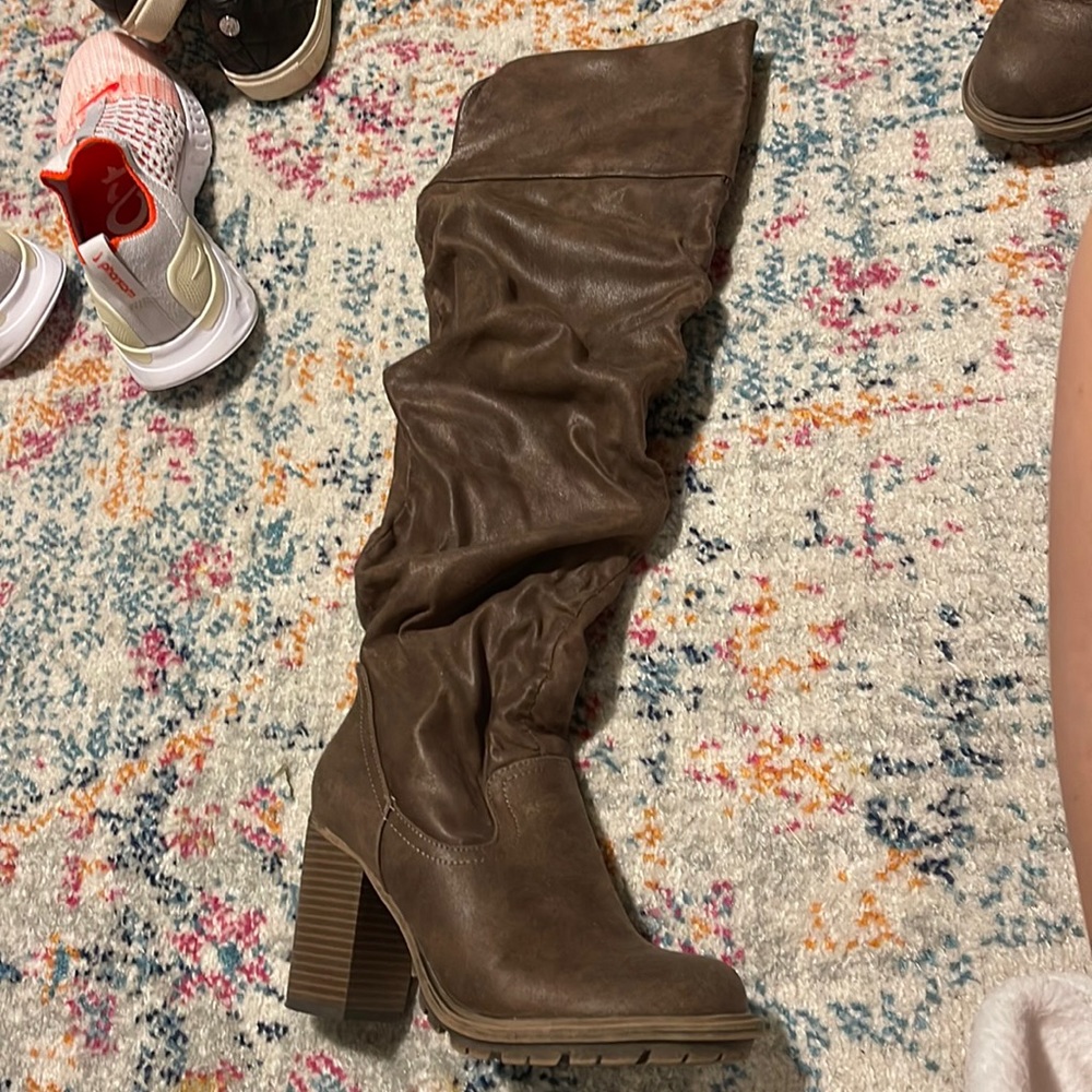 Above the knee boot size 7 worn once